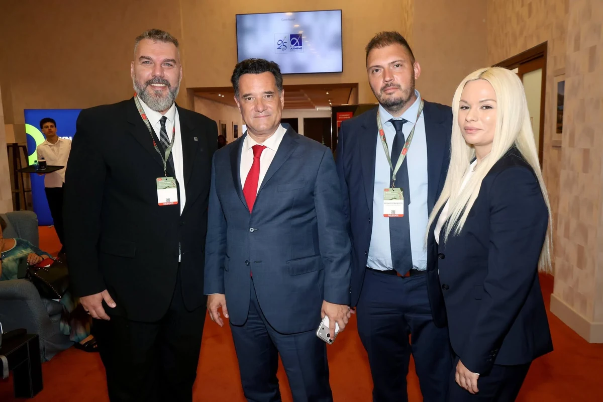 Ομαδική φωτογραφία από τη συμμετοχή της Medical Trade στο Economist Government Roundtable.