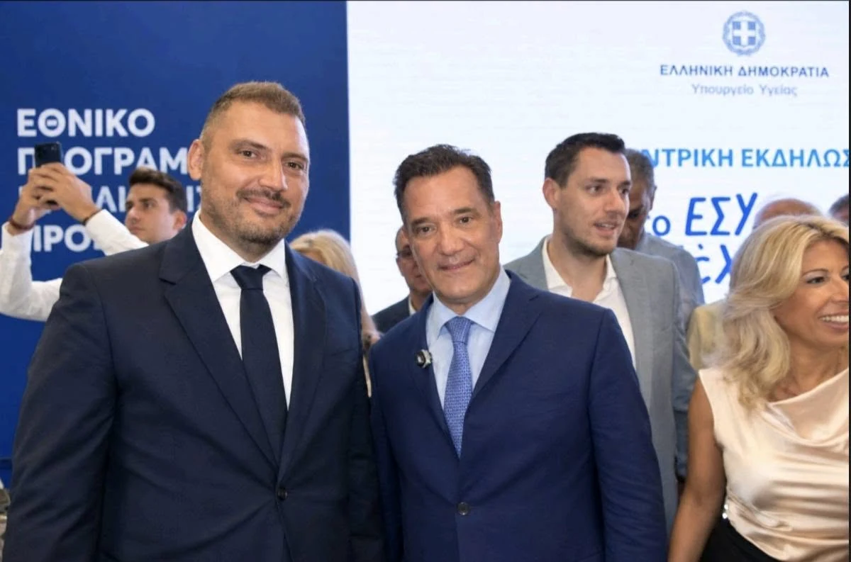 Στιγμιότυπο με τον Υπουργό Υγείας στα εγκαίνια του περιπτέρου του Υπουργείου.